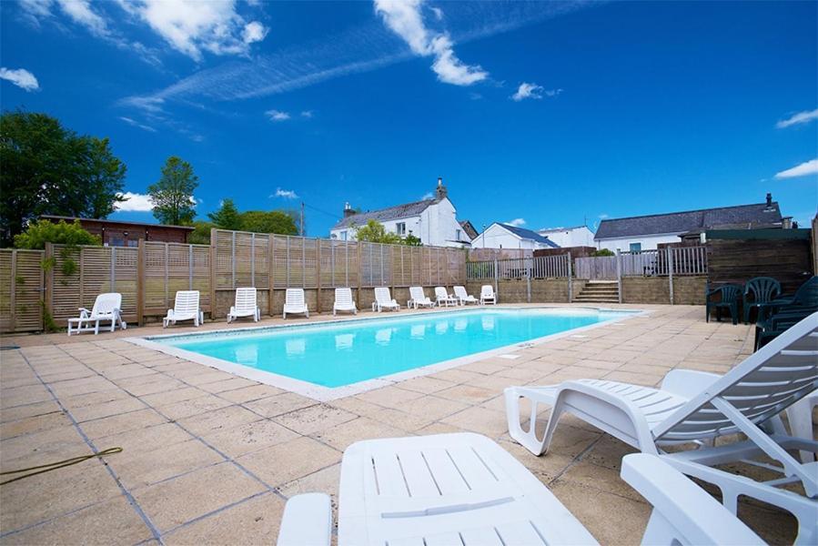 Our Kingfisher 34-4 Persons With Private Hot Tub-Pet Friendly-Tranquil Holiday Away From It All Yet Not Far From St Austell- The Holiday Home Has Two Bedrooms, Living And Dining Area, Equipped Kitchen-Decking-Outdoor Furniture-Fishing Lakes-Perfect Grampound Exteriér fotografie